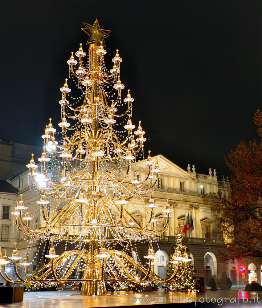 Milan (Italy) - Christmas tree in Scala square